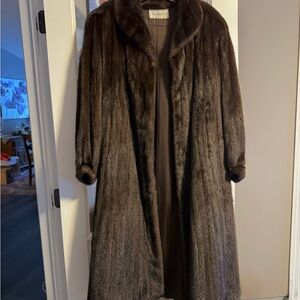 🧥 Vintage Full-Length Mahogany Mink Fur Coat – Size 20 – $2,100